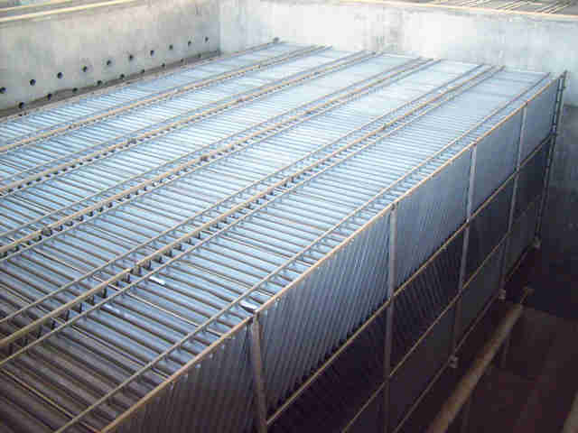 Lateral flow inclined plate