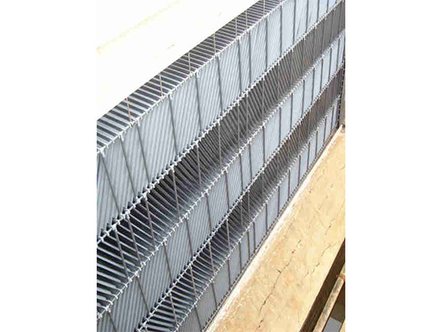 Lateral flow inclined plate